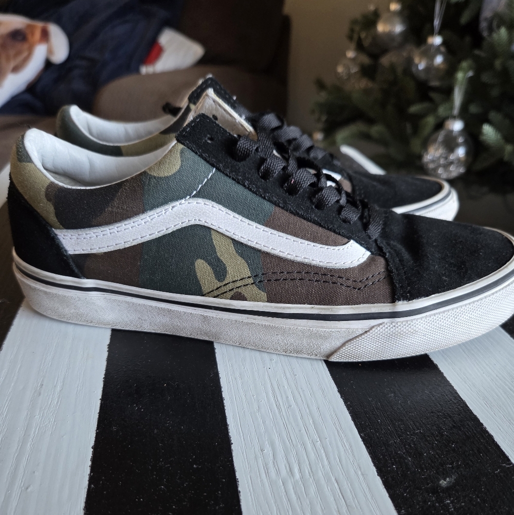 Vans Black and Green Camo Sneakers 7.5 Womens/6 Mens